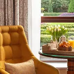 St Helen's Hotel, Otel
