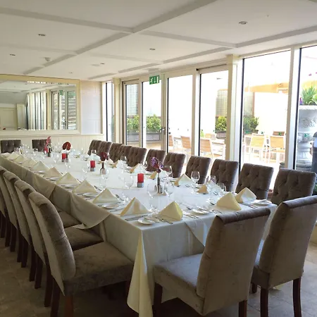 St Helens Hotel, Hotell